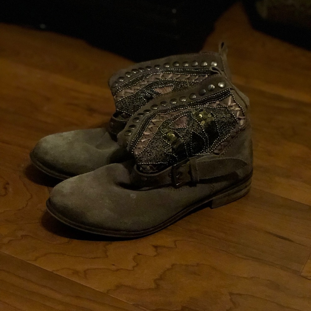 Boots from buckle